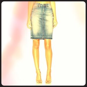 Raw Edge denim pencil skirt- Blanknyc size 28